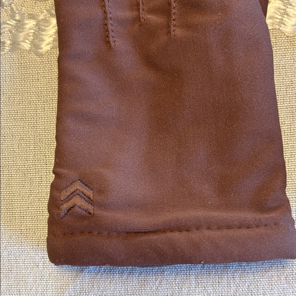 Isotoner Elegant Brown Women’s Gloves Nylon & Spandex; Soft Lining; Comfy & Warm - Picture 3 of 16